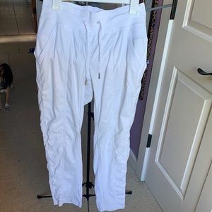 Women’s size 8 Lululemon Capri length pants.